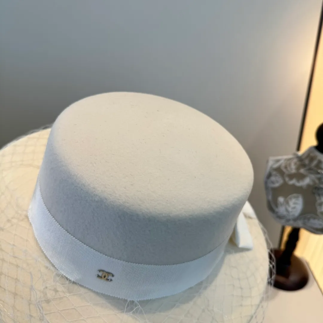 💰220¥ White Chanel wool flat top, mesh hat, 100% wool 🦙Fabric% Head circumference 57cm