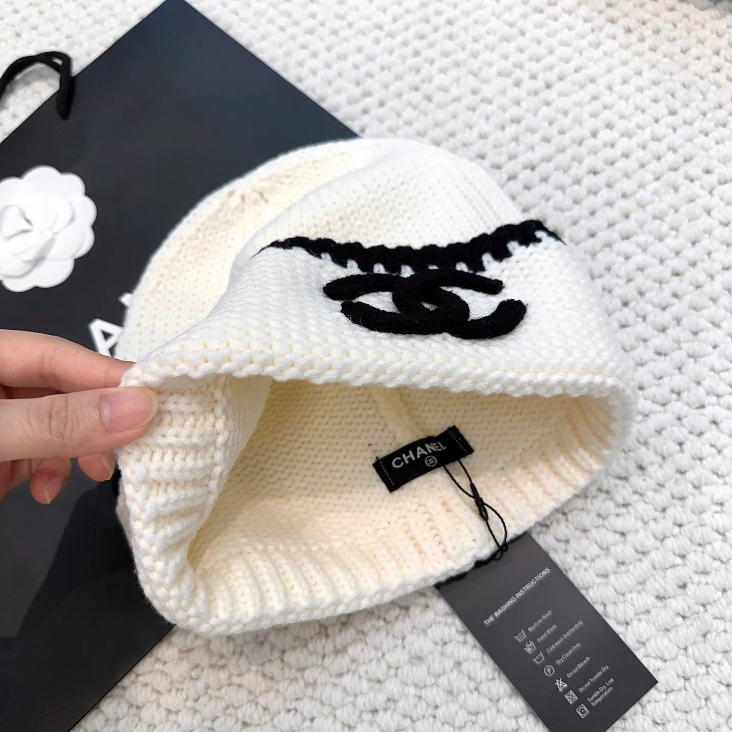 P70 Chanel official website quality Chanel autumn and winter woolen hat recommended by Internet celebrity fashion bloggers, Xiaohongshu's popular style, super soft and comfortable knitted hat with excellent elasticity!