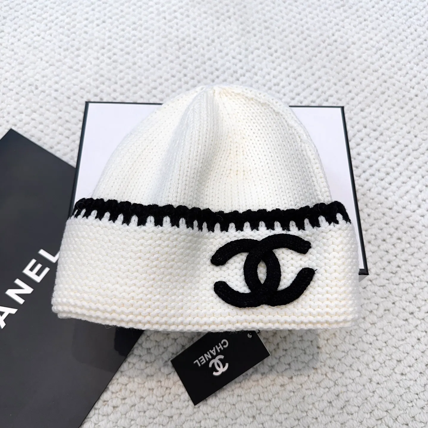 P70 Chanel official website quality Chanel autumn and winter woolen hat recommended by Internet celebrity fashion bloggers, Xiaohongshu's popular style, super soft and comfortable knitted hat with excellent elasticity!