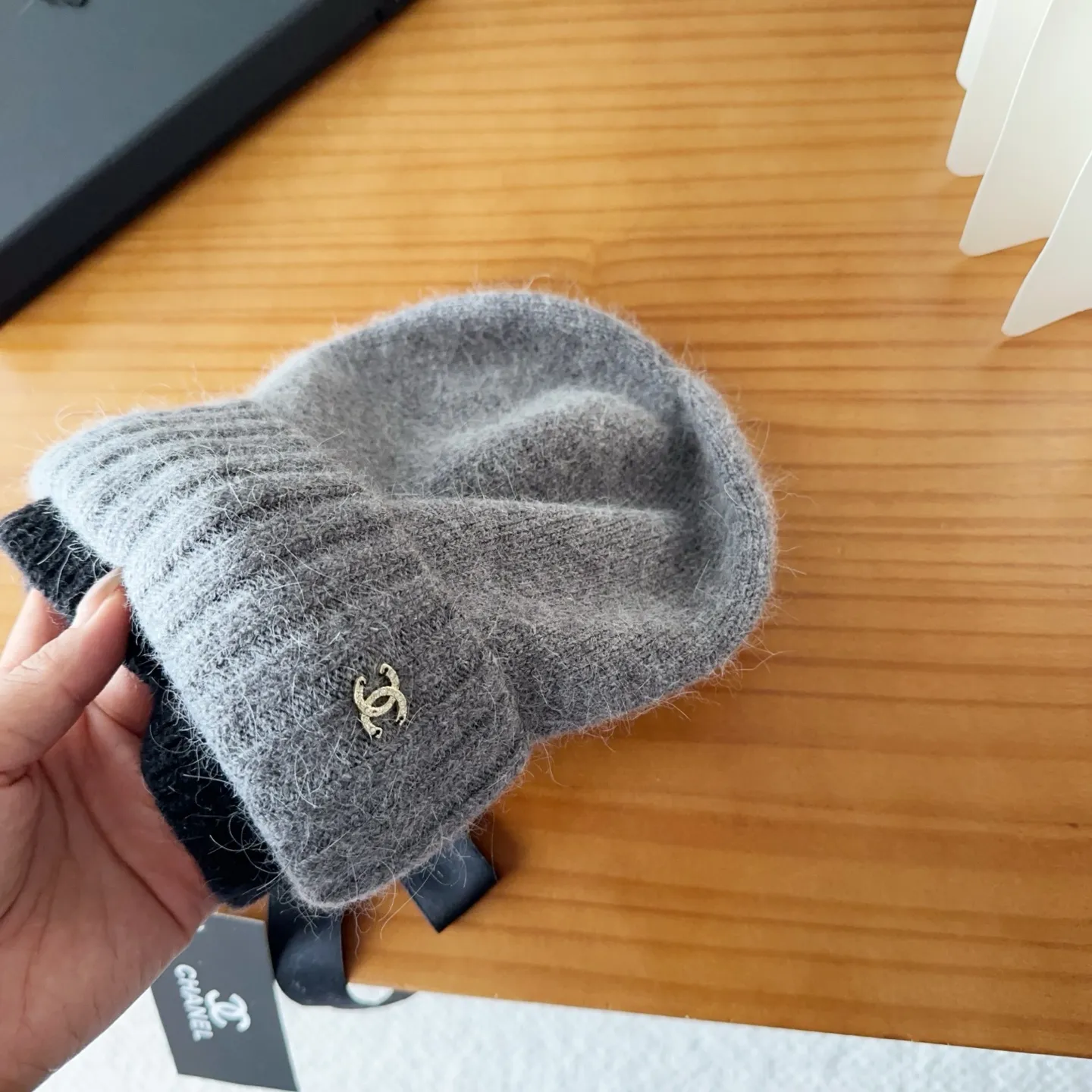💰80 Chanel official website releases CHANEL small and popular knitted hat! Xiaohongshu’s new product is released, it’s so 🉑️, high-elastic fabric, classic colors, same style for men and women.