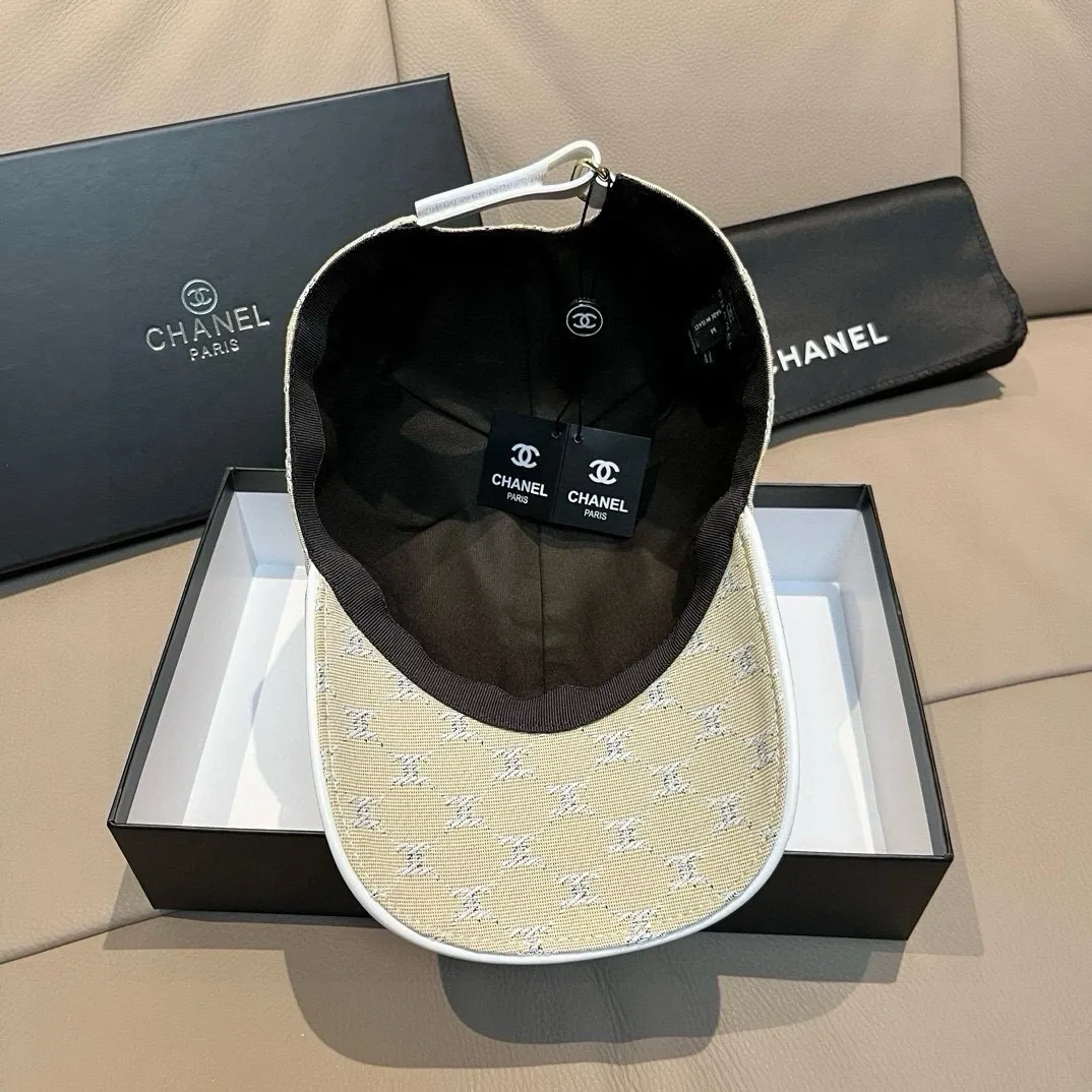 p90 new model shipped!   , Chanel (Chanel) new original baseball cap, small double C jacquard, 1:1 mold opening and customization at the counter, original canvas fabric + first layer of cowhide, light and breathable! The quality is great, the basic head circumference is 56cm, and the patch is adjustable.