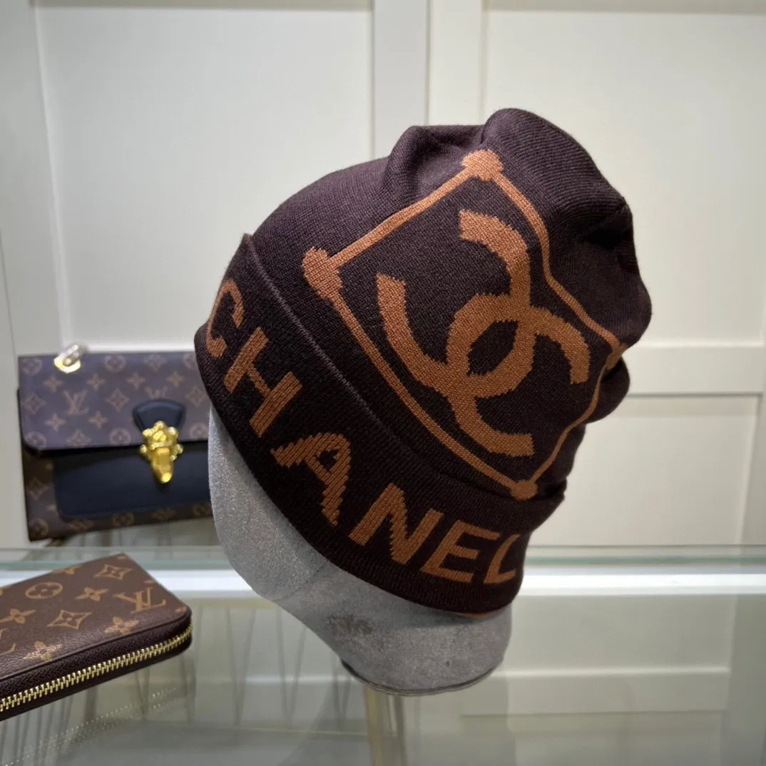 P44 comes with dust bag. CHANEL🎩cashmere wool quality knitted hat, fashionable, good quality, high-end, super soft! Super hot💖The texture is great and it’s great to match when out on the street! Fashion trends! A must-have item for autumn and winter, get it now!