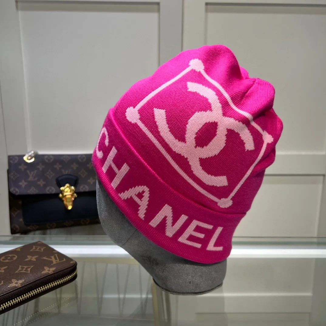 P44 comes with dust bag. CHANEL🎩cashmere wool quality knitted hat, fashionable, good quality, high-end, super soft! Super hot💖The texture is great and it’s great to match when out on the street! Fashion trends! A must-have item for autumn and winter, get it now!