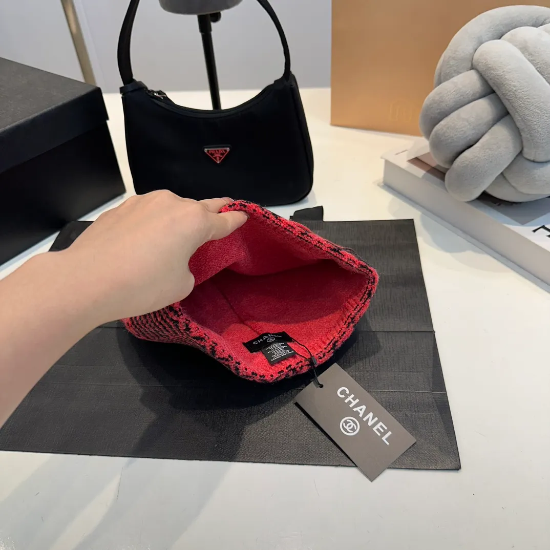 P66 Chanel official website quality Chanel 24K autumn and winter wool hat recommended by Internet celebrity fashion bloggers, a popular style in Xiaohongshu, a knitted hat with a super soft and comfortable feel and excellent elasticity!
