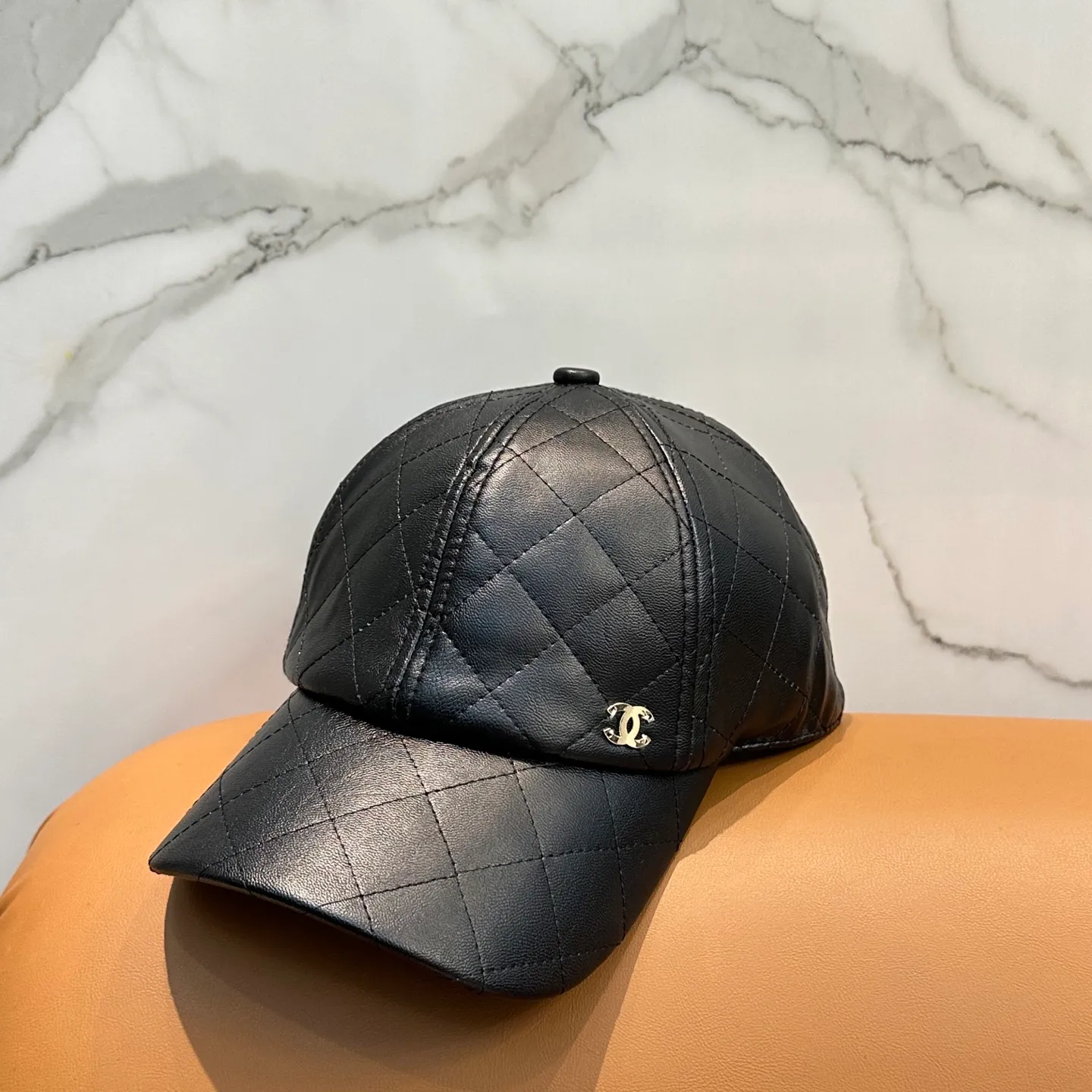 P66 Chanel, new autumn and winter product, leather plaid baseball cap 🧢 Exquisite details, counter quality, full of personality