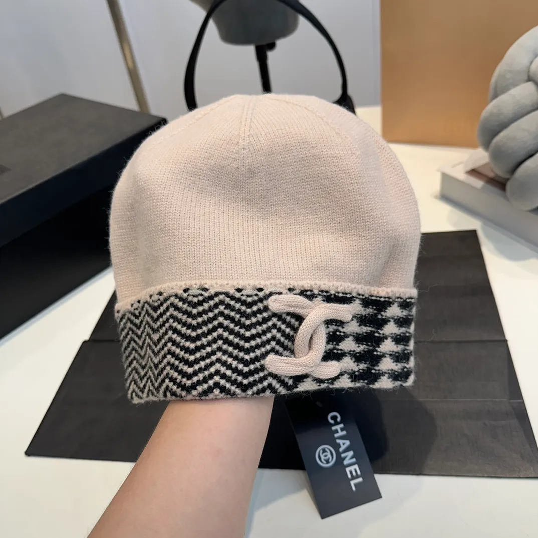 P66 Chanel official website quality Chanel 24K autumn and winter wool hat recommended by Internet celebrity fashion bloggers, a popular style in Xiaohongshu, a knitted hat with a super soft and comfortable feel and excellent elasticity!