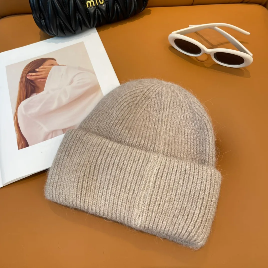 P56 comes with dust bag 🌺 [CHANEL] New rabbit fur knitted hat, Xiaohongshu, the main recommendation of major Internet celebrities! Thicker and warmer, fashionable and popular🌸First-class texture, the best brand for keeping warm in autumn and winter, order now, limited quantity available