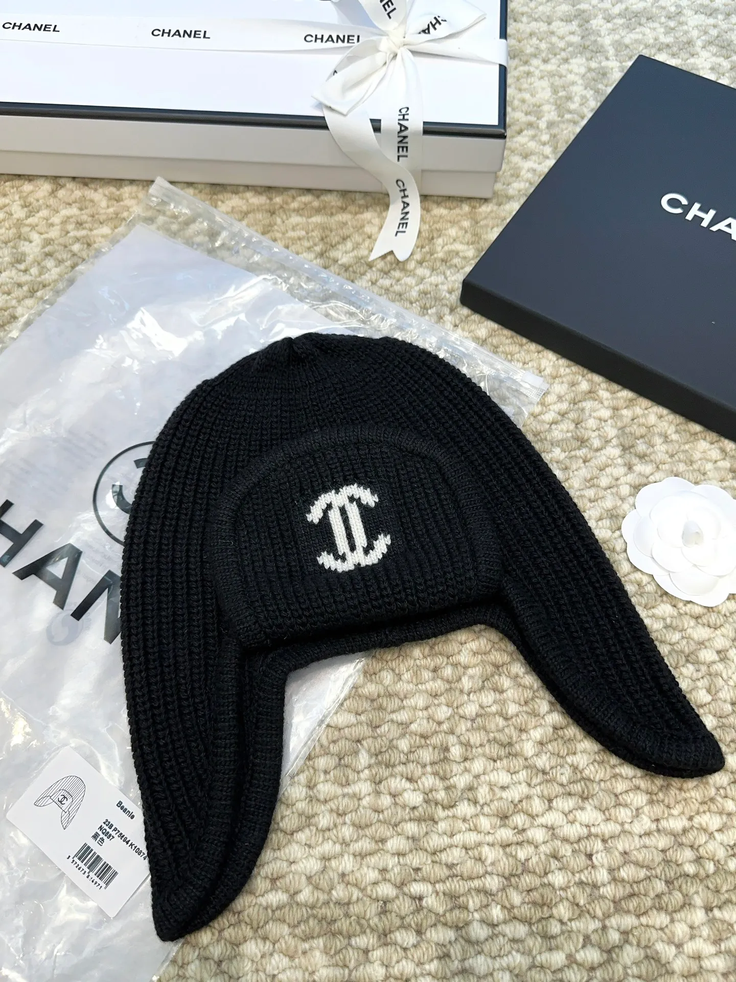 Chane*🆕Chanel 25N new ski series wool hat, the popular Lei Feng hat on the entire Internet, whoever wears it better 4️⃣ individual colors, black and white, versatile and cool, blue and pink, cute, can be worn by men and women as a couple, wool and cashmere material, warm and good-looking, a must-have👍👍👍