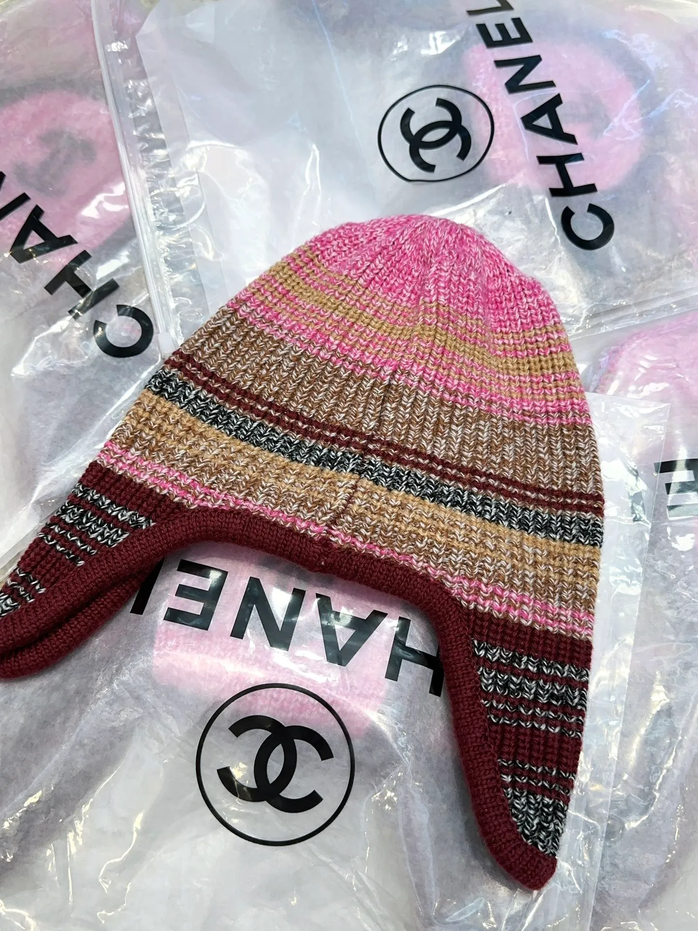 Chane*🆕Chanel 25N new ski series wool hat, the popular Lei Feng hat on the entire Internet, whoever wears it better 4️⃣ individual colors, black and white, versatile and cool, blue and pink, cute, can be worn by men and women as a couple, wool and cashmere material, warm and good-looking, a must-have👍👍👍