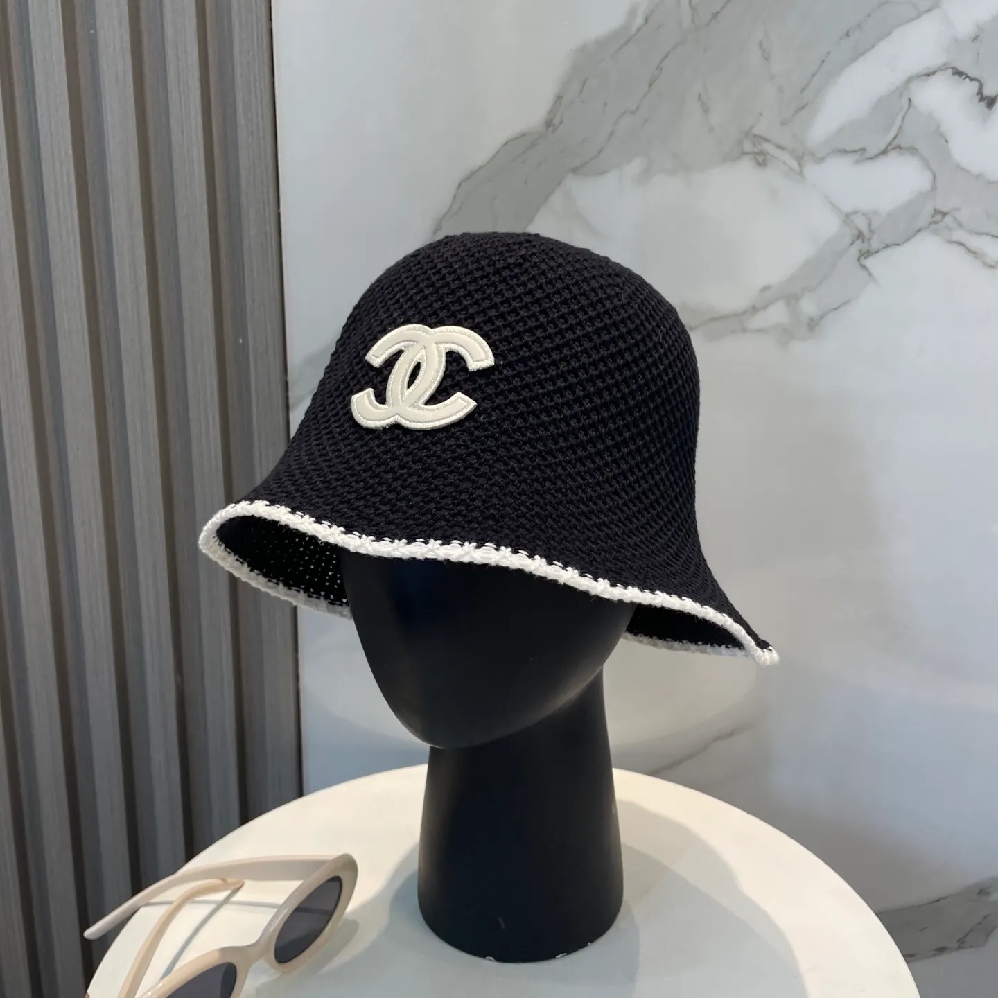 P66 The popular 🔥 fashionable little item on the Internet, the Chanel 25c bucket hat is here. The versatile color + lambskin logo is really high-quality. The key point is that it looks super good when worn. It is super small and has a celebrity French style. It can be worn in all seasons 👍👍👍 Foldable and storage