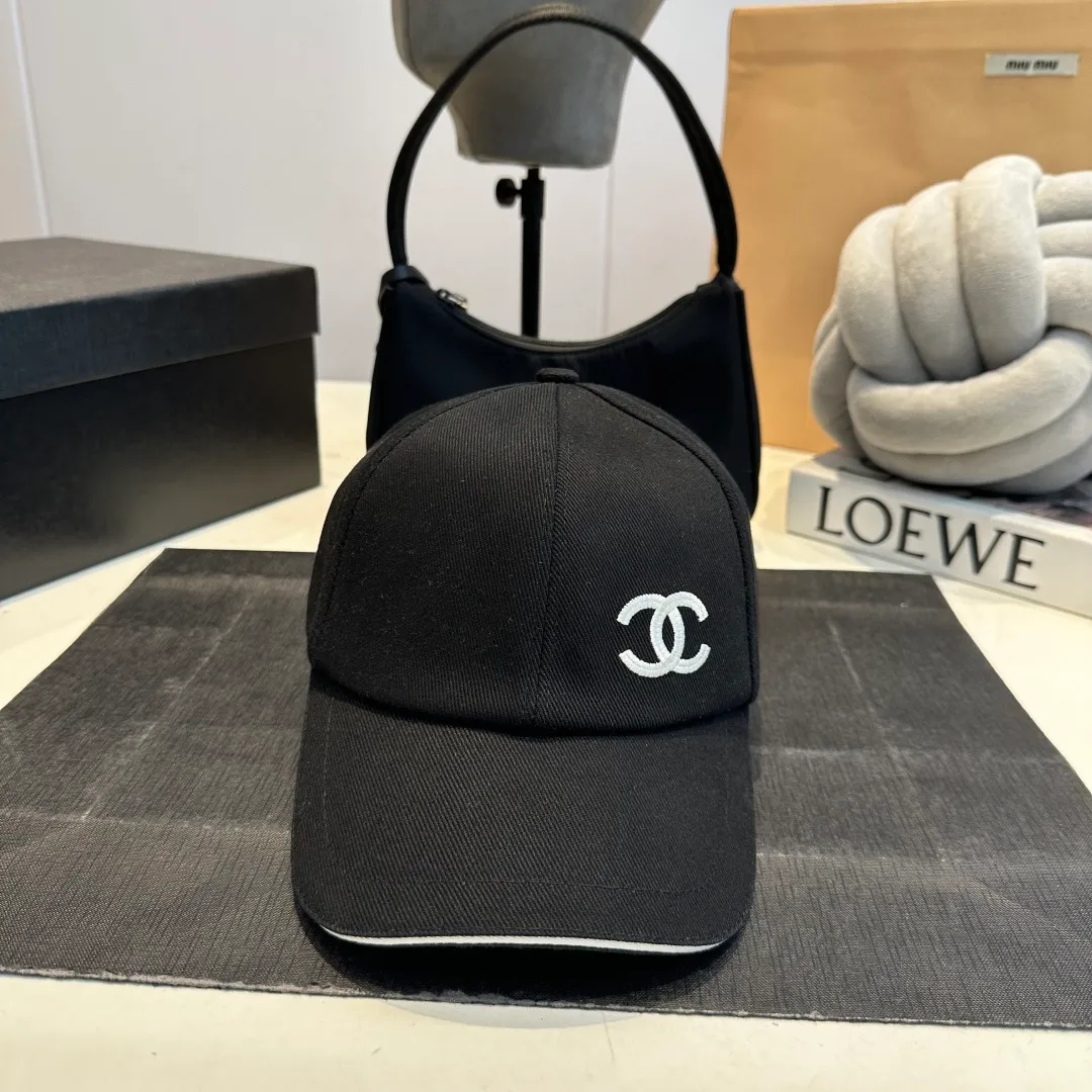 P56 CHANEL Chanel new high version simple embroidered logo baseball cap 🧢New model shipped, big brand style is super easy to match