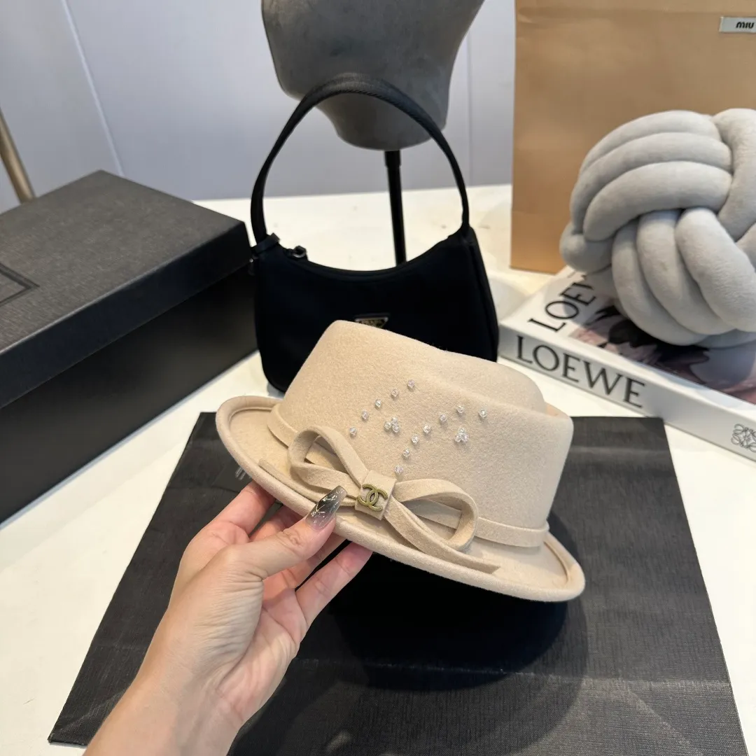 P170 Cha.nel Chanel's new classic lady style flat top hat, head circumference 57cm