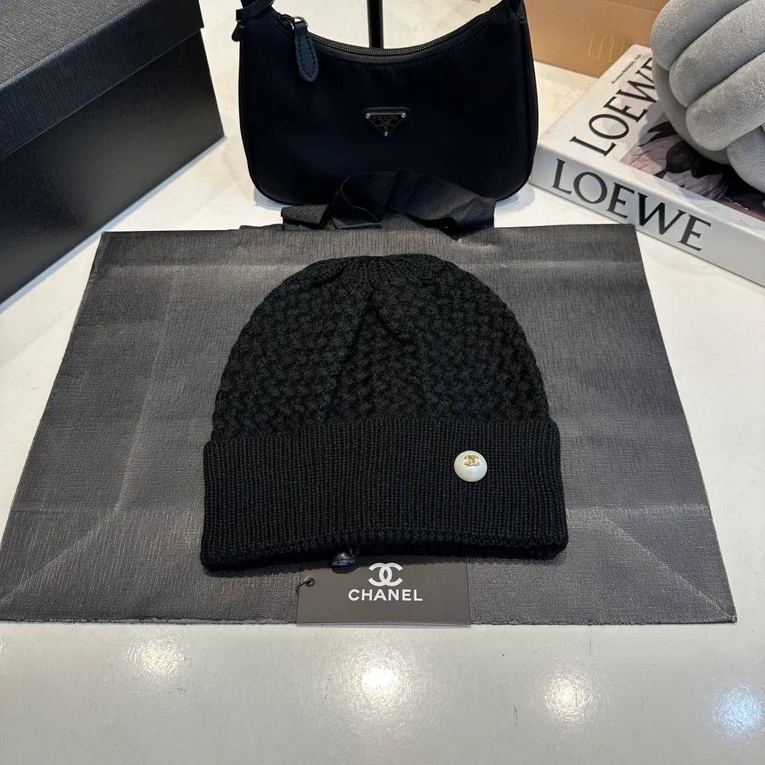 P70 Chanel Chanel knitted beanie