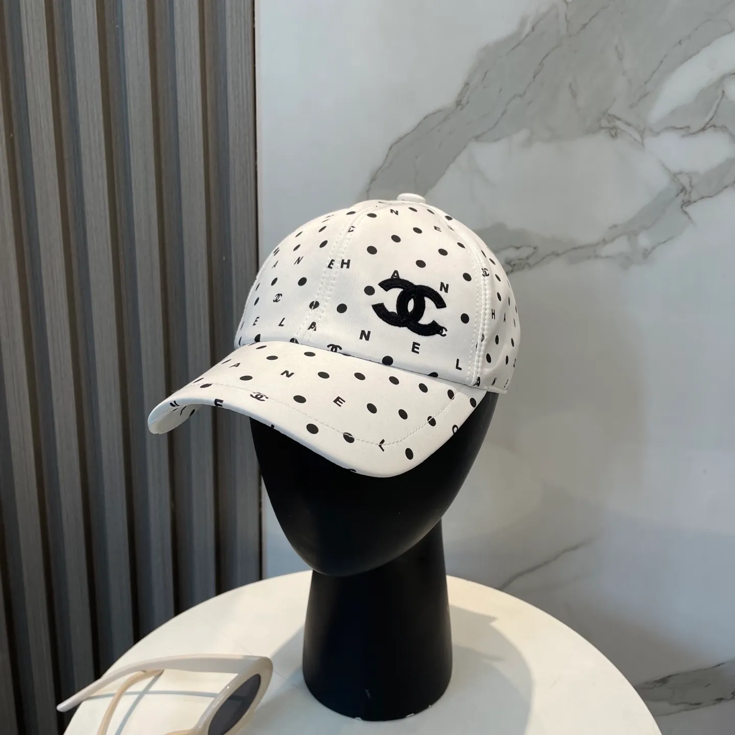 P90 CHANEL] New high version simple embroidered logo baseball cap 🧢New model shipped, big brand style is super easy to match, hurry up and get it