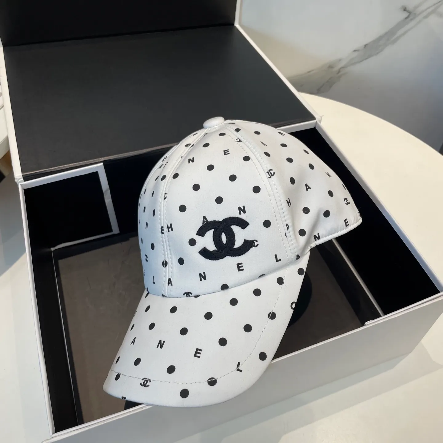 P90 CHANEL] New high version simple embroidered logo baseball cap 🧢New model shipped, big brand style is super easy to match, hurry up and get it