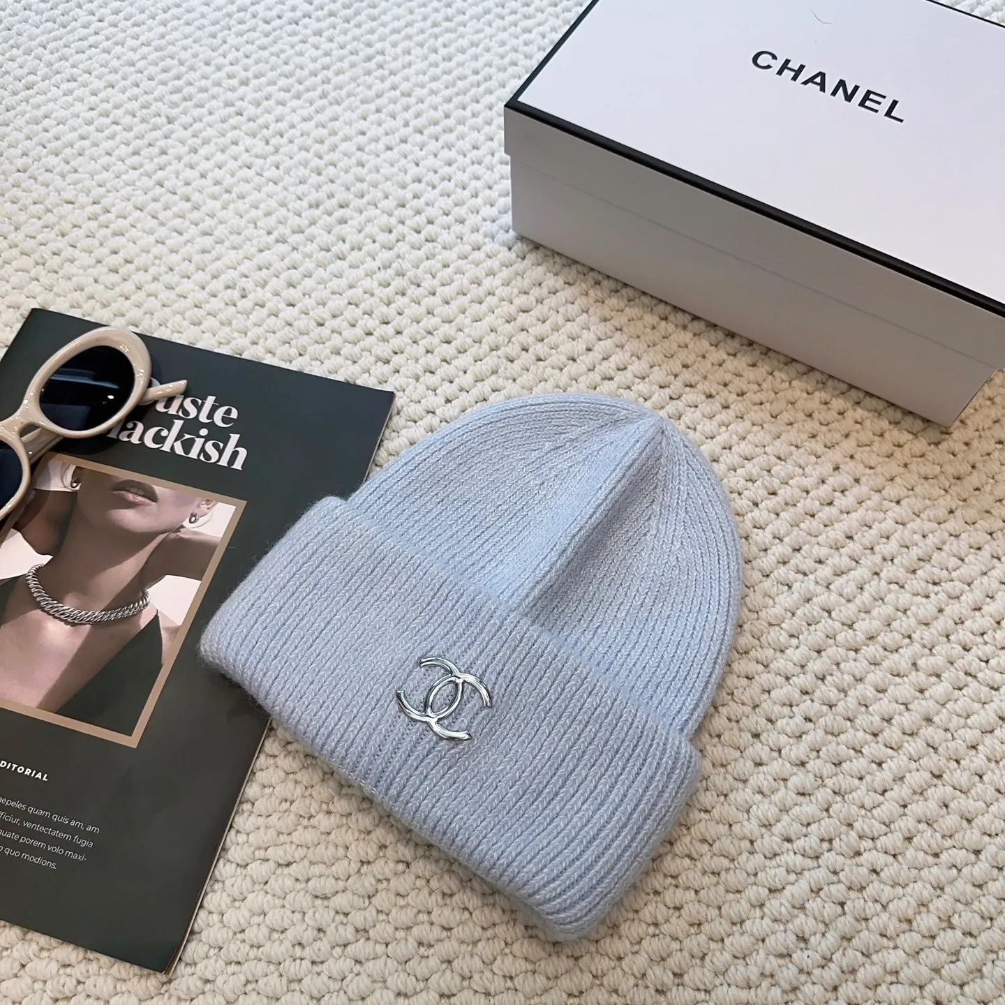 P60 comes with dust bag 🌺 [CHANEL] New rabbit fur knitted hat, Xiaohongshu, the main recommendation of major Internet celebrities! Thicker and warmer, fashionable and popular🌸First-class texture, the best brand for keeping warm in autumn and winter, order now, limited quantity available