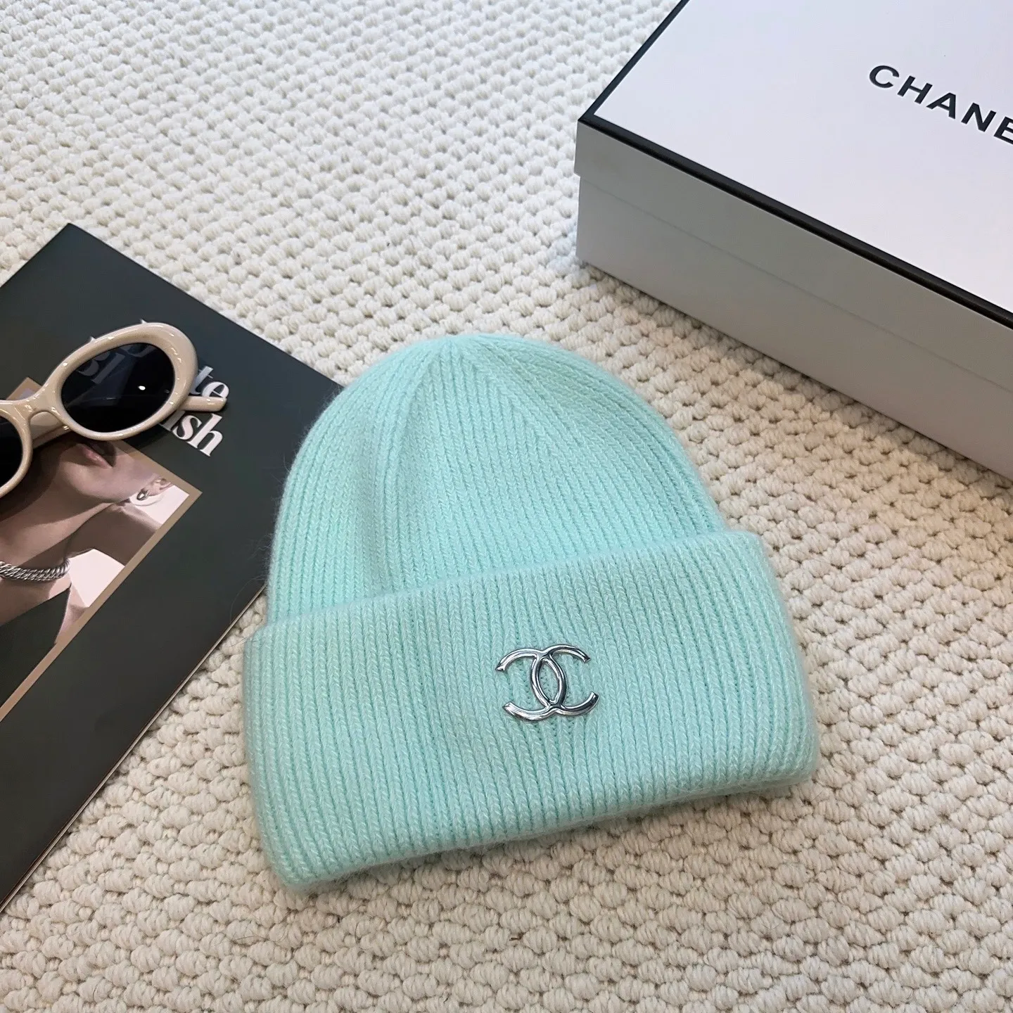 P60 comes with dust bag 🌺 [CHANEL] New rabbit fur knitted hat, Xiaohongshu, the main recommendation of major Internet celebrities! Thicker and warmer, fashionable and popular🌸First-class texture, the best brand for keeping warm in autumn and winter, order now, limited quantity available
