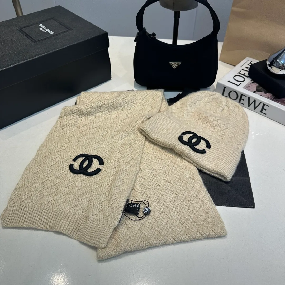 P220 Chanel Chanel knitted cashmere scarf hat set official model