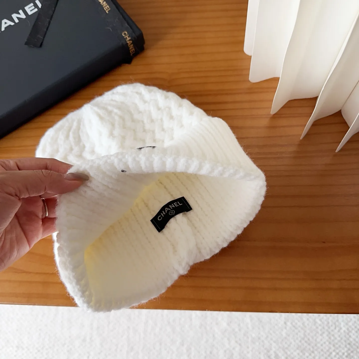 💰54 Chanel official website releases CHANEL small and popular knitted hat! Xiaohongshu’s new product is released, it’s so 🉑️, high-elastic fabric, classic colors, same style for men and women.