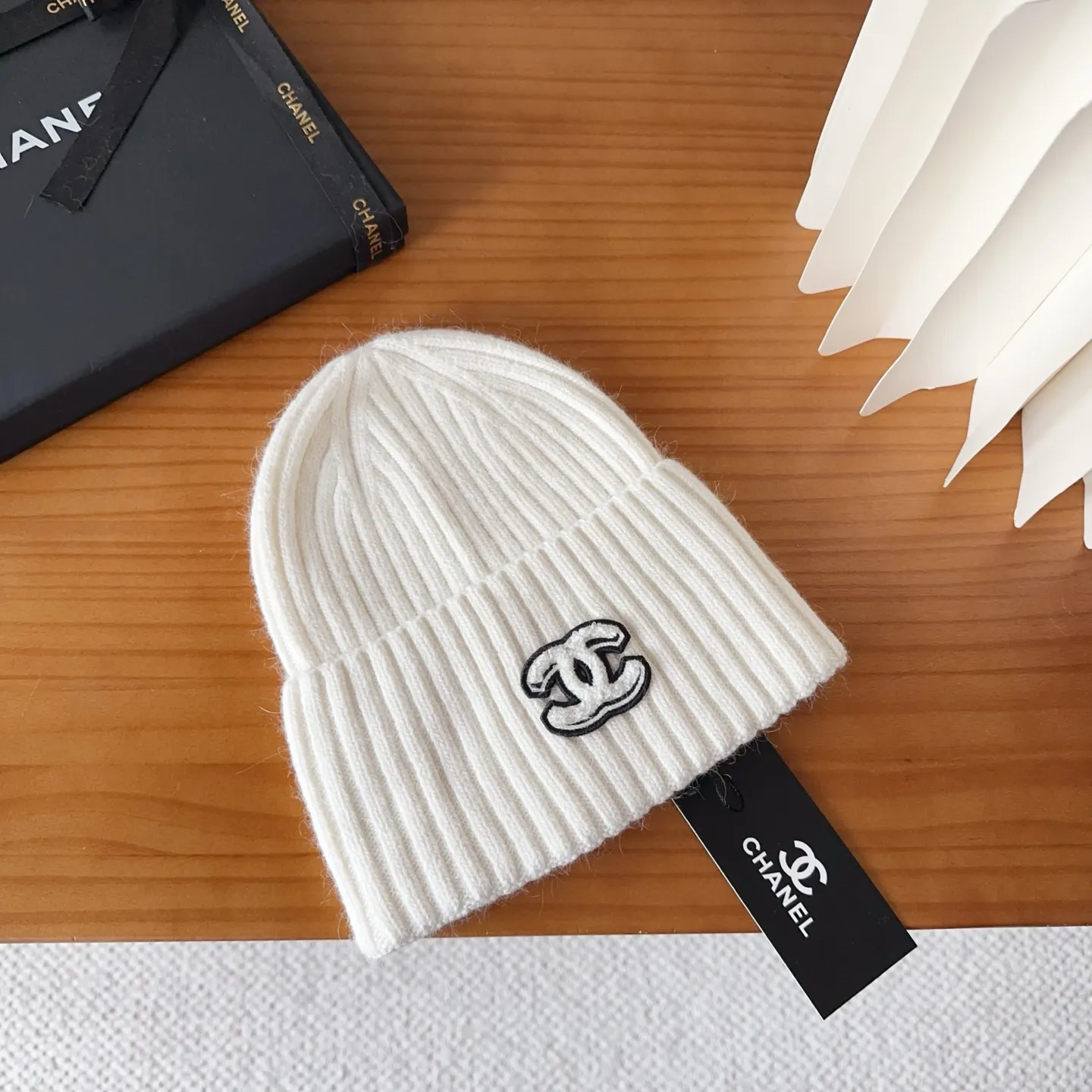 💰90 Chanel official website releases CHANEL small and popular knitted hat! Xiaohongshu’s new product is released, it’s so 🉑️, high-elastic fabric, classic colors, same style for men and women.