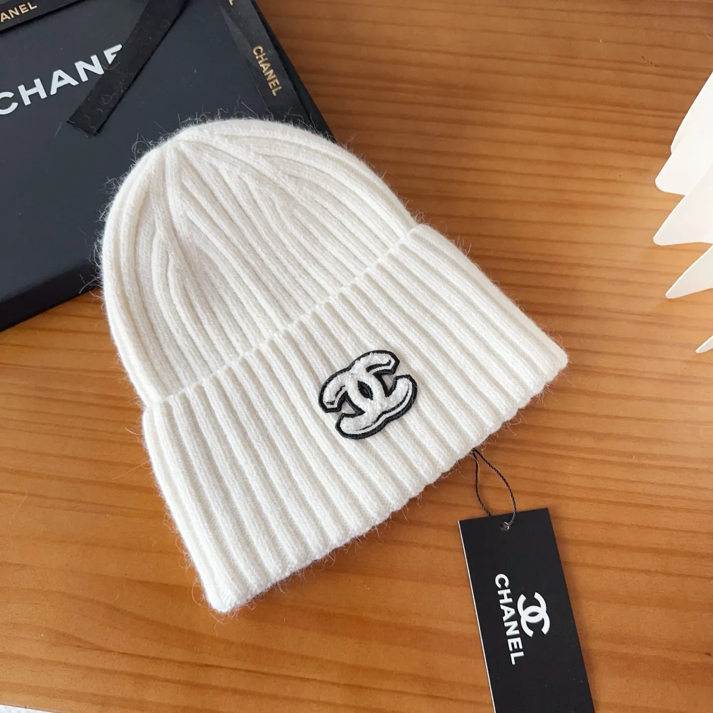 💰90 Chanel official website releases CHANEL small and popular knitted hat! Xiaohongshu’s new product is released, it’s so 🉑️, high-elastic fabric, classic colors, same style for men and women.