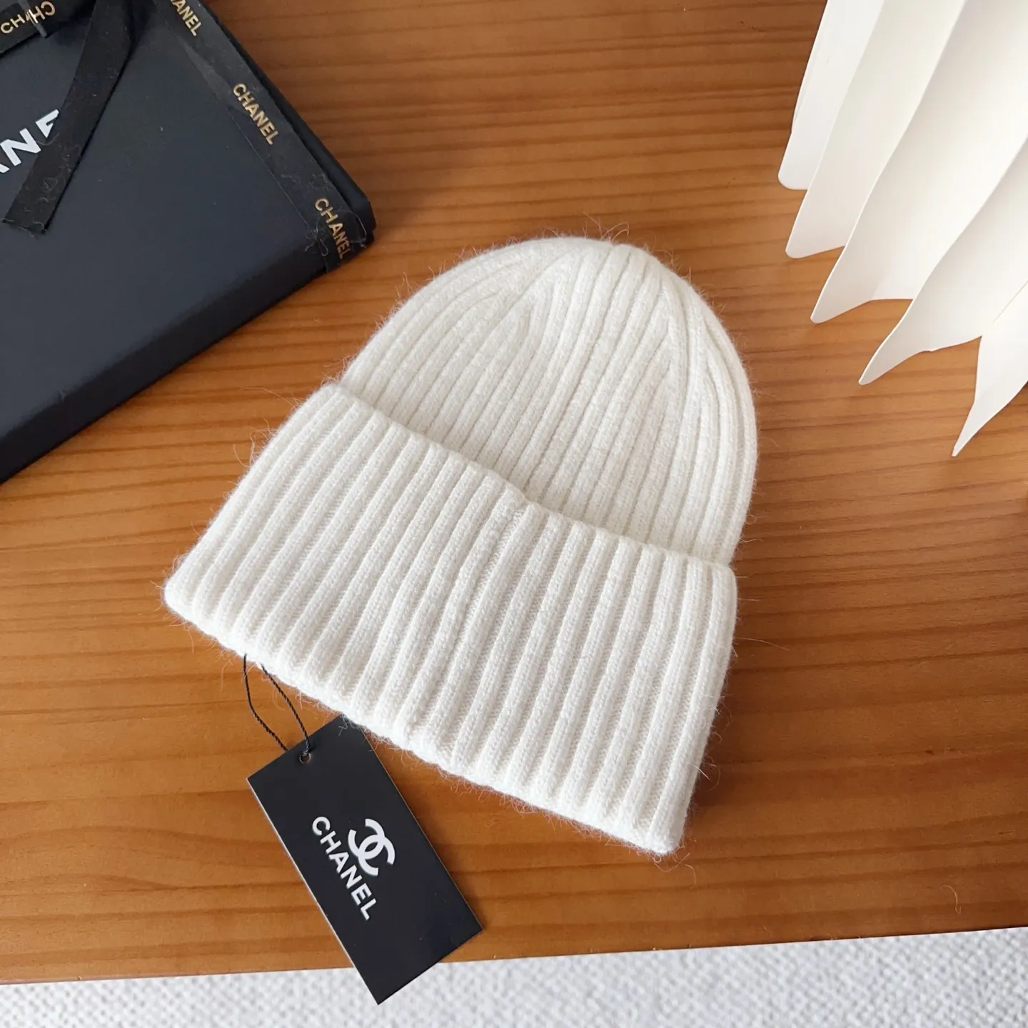 💰90 Chanel official website releases CHANEL small and popular knitted hat! Xiaohongshu’s new product is released, it’s so 🉑️, high-elastic fabric, classic colors, same style for men and women.