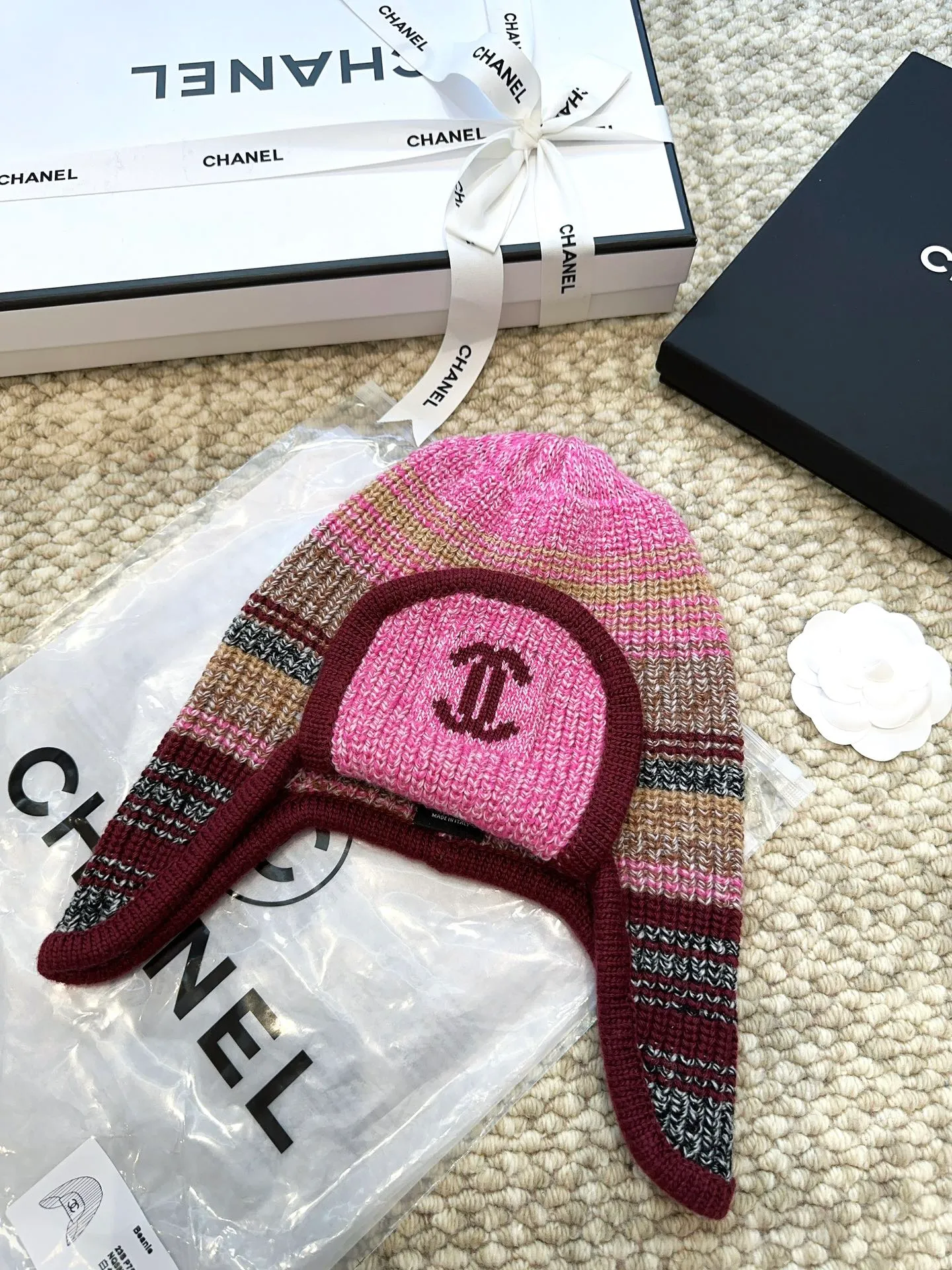 Chane*🆕Chanel 25N new ski series wool hat, the popular Lei Feng hat on the entire Internet, whoever wears it better 4️⃣ individual colors, black and white, versatile and cool, blue and pink, cute, can be worn by men and women as a couple, wool and cashmere material, warm and good-looking, a must-have👍👍👍