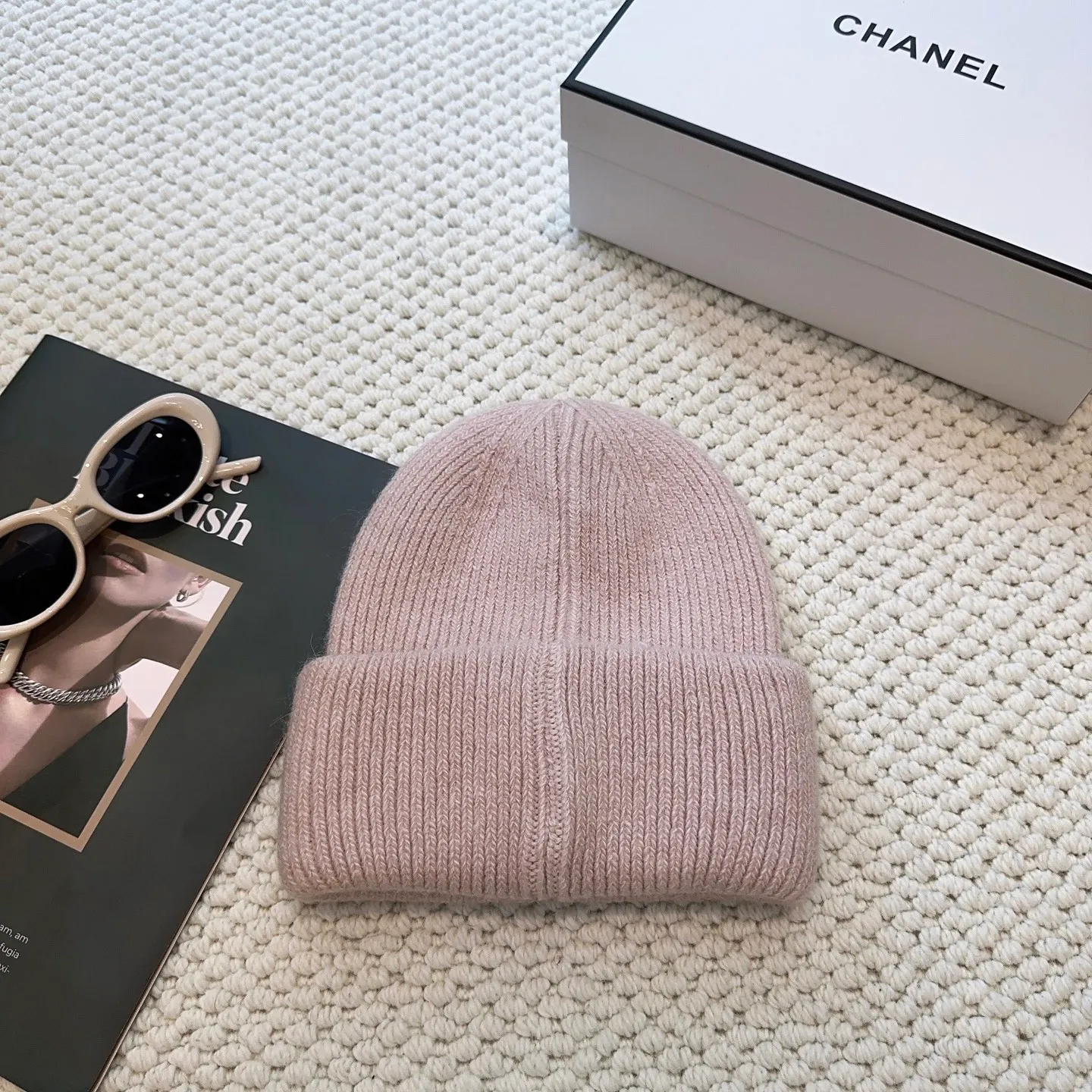 P60 comes with dust bag 🌺 [CHANEL] New rabbit fur knitted hat, Xiaohongshu, the main recommendation of major Internet celebrities! Thicker and warmer, fashionable and popular🌸First-class texture, the best brand for keeping warm in autumn and winter, order now, limited quantity available