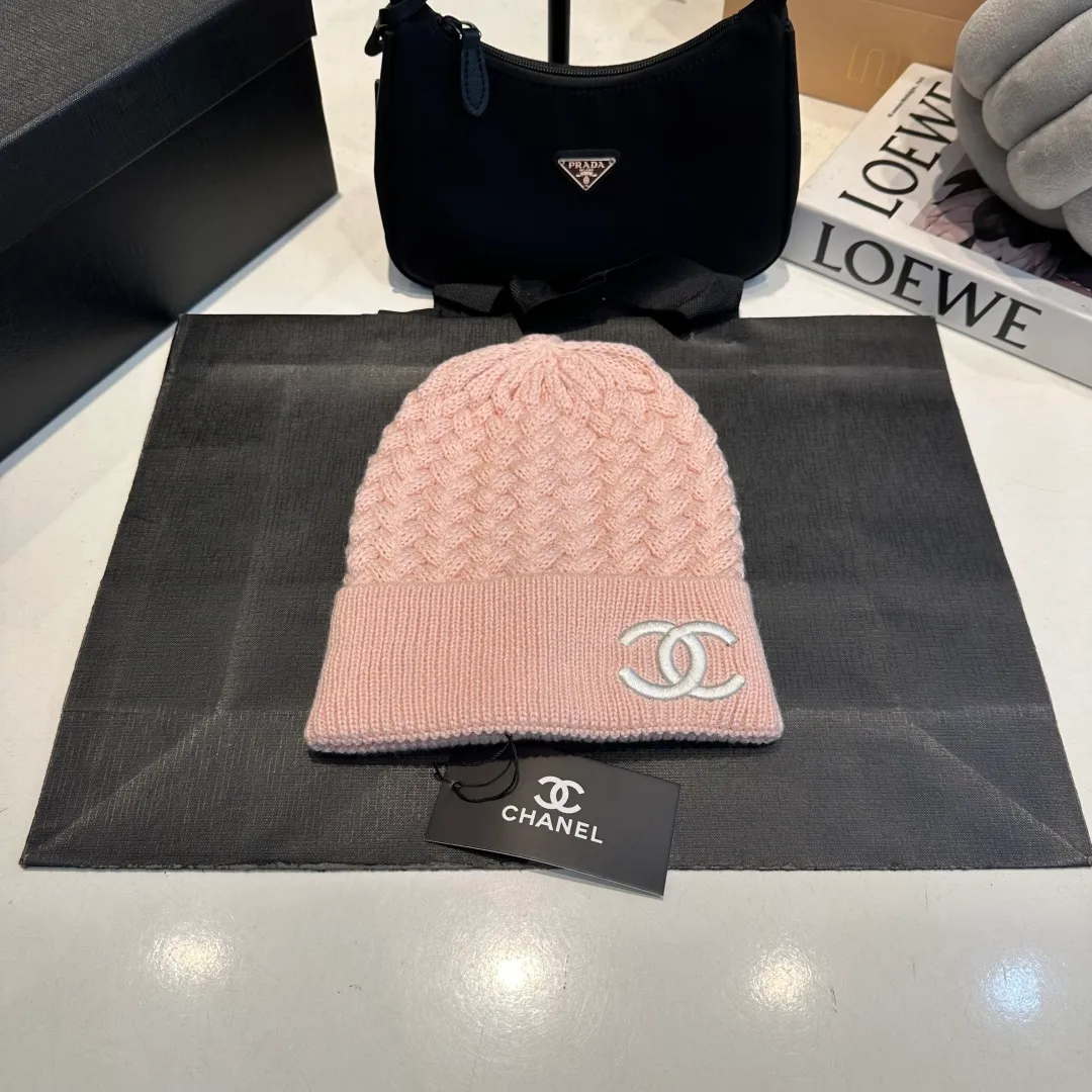 P280 Chane*🆕Chanel 25N new ski series wool hat, hat, scarf set, the popular Lei Feng hat on the Internet, black and white, versatile and cool, can be worn by men and women as a couple, warm and good-looking, a must-have