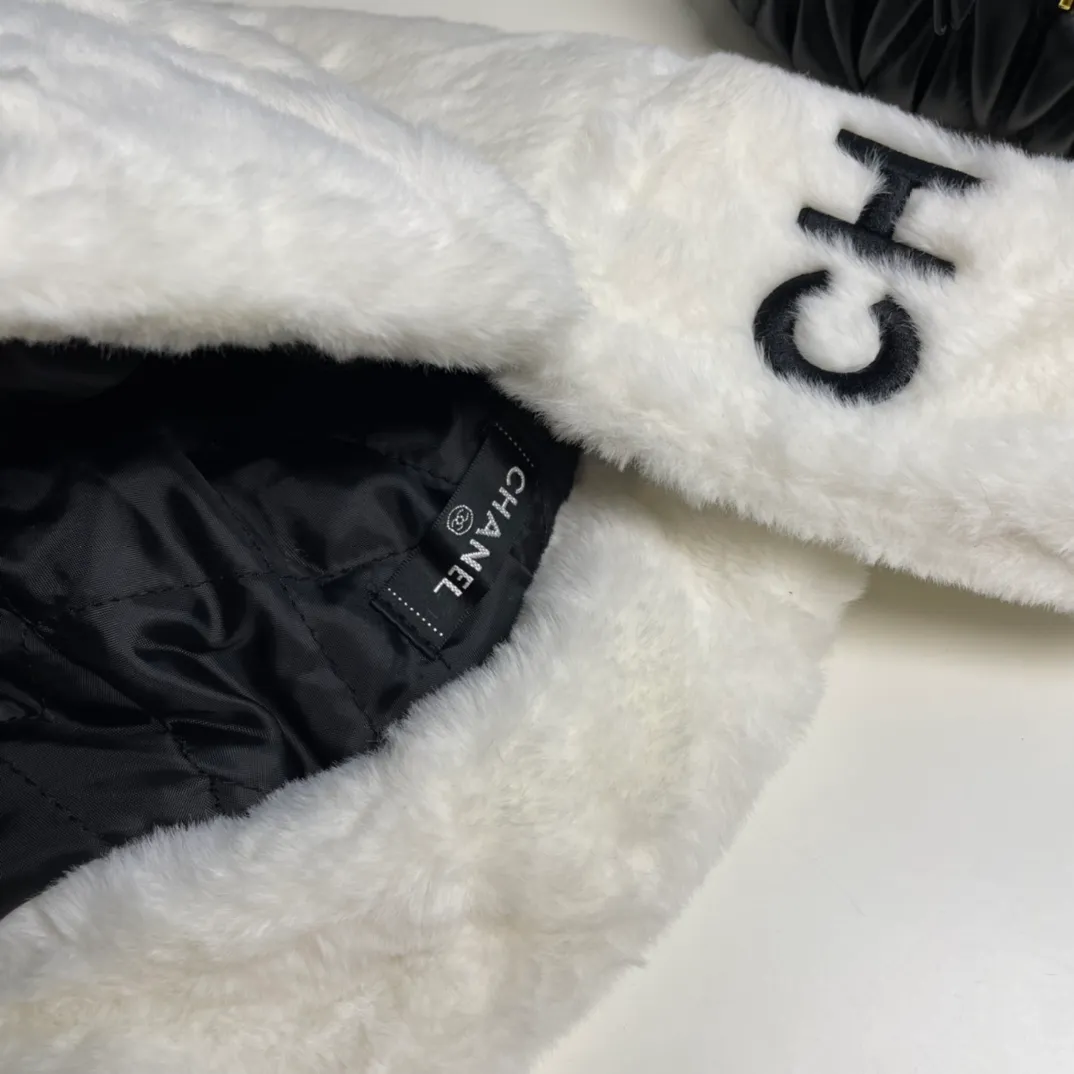 P70 Chanel 🎿 Ski Series Autumn and Winter Goods Popular Lei Feng Hat Ear Protector Hat Soft and Warm, Essential for Skiing