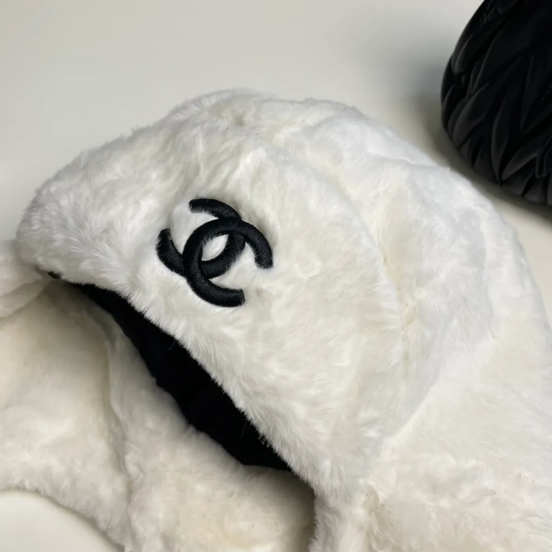 P70 Chanel 🎿 Ski Series Autumn and Winter Goods Popular Lei Feng Hat Ear Protector Hat Soft and Warm, Essential for Skiing
