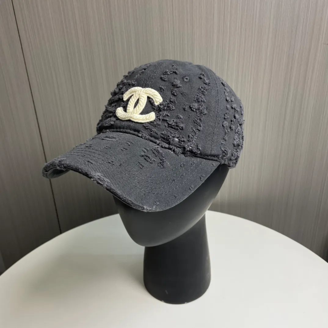 P66 CHANEL 25 new baseball cap, classic and simple logo, fashionable and casual design, popular new product