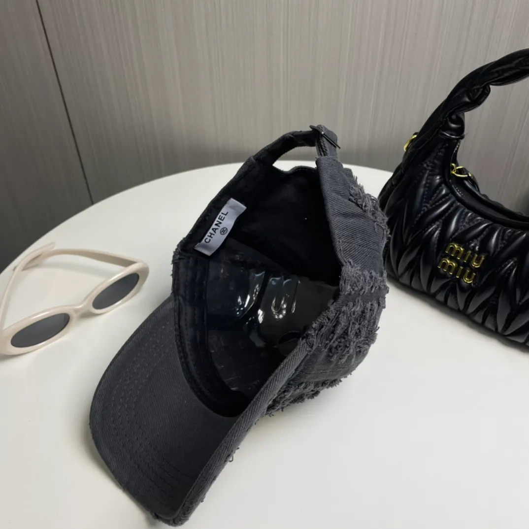 P66 CHANEL 25 new baseball cap, classic and simple logo, fashionable and casual design, popular new product