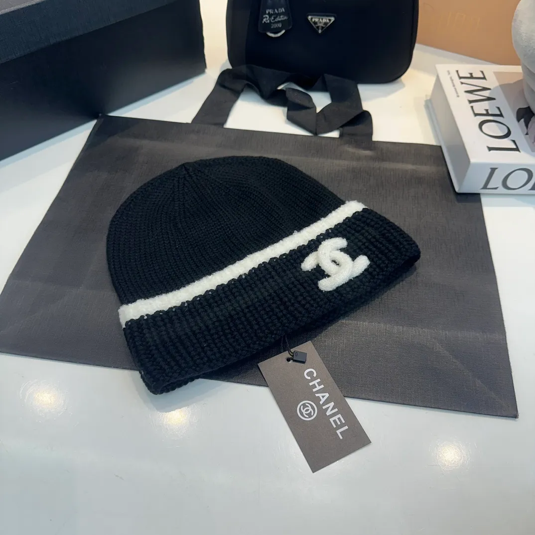 P70 official website quality Chanel 23K autumn and winter wool hat recommended by Internet celebrity fashion bloggers, a popular style in Xiaohongshu, a knitted hat with a super soft and comfortable feel and excellent elasticity!