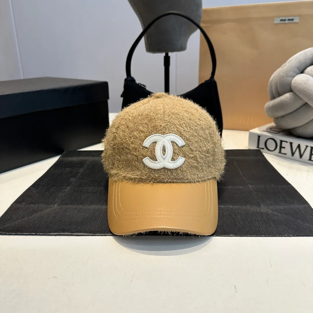 P60 Chanel's new autumn and winter classic casual and trendy style simple baseball cap🧢Japanese and Korean style, looks great with any combination! A must-have when traveling