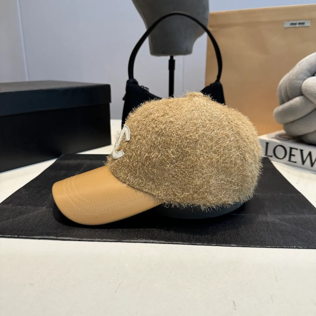 P60 Chanel's new autumn and winter classic casual and trendy style simple baseball cap🧢Japanese and Korean style, looks great with any combination! A must-have when traveling