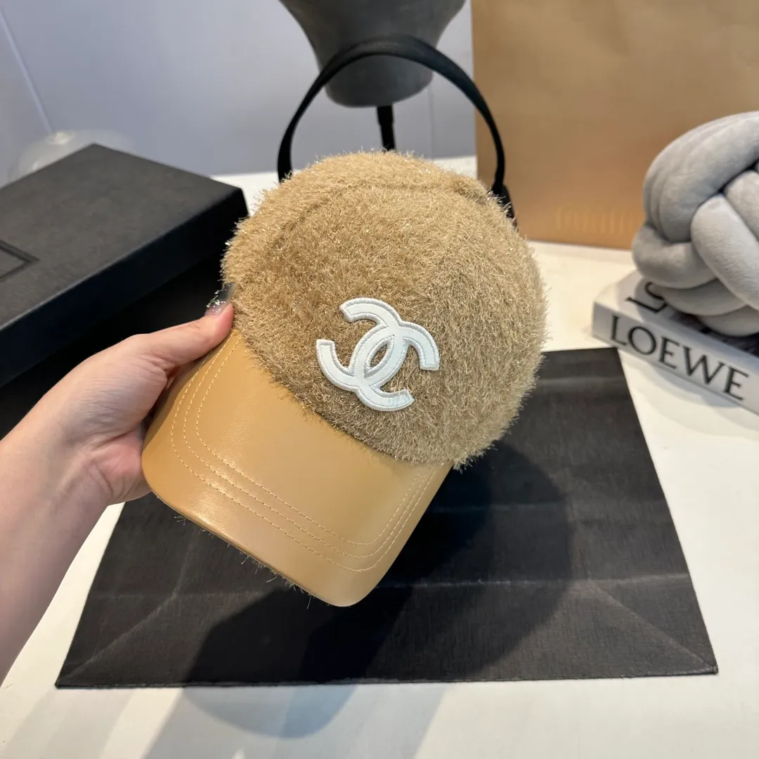 P60 Chanel's new autumn and winter classic casual and trendy style simple baseball cap🧢Japanese and Korean style, looks great with any combination! A must-have when traveling