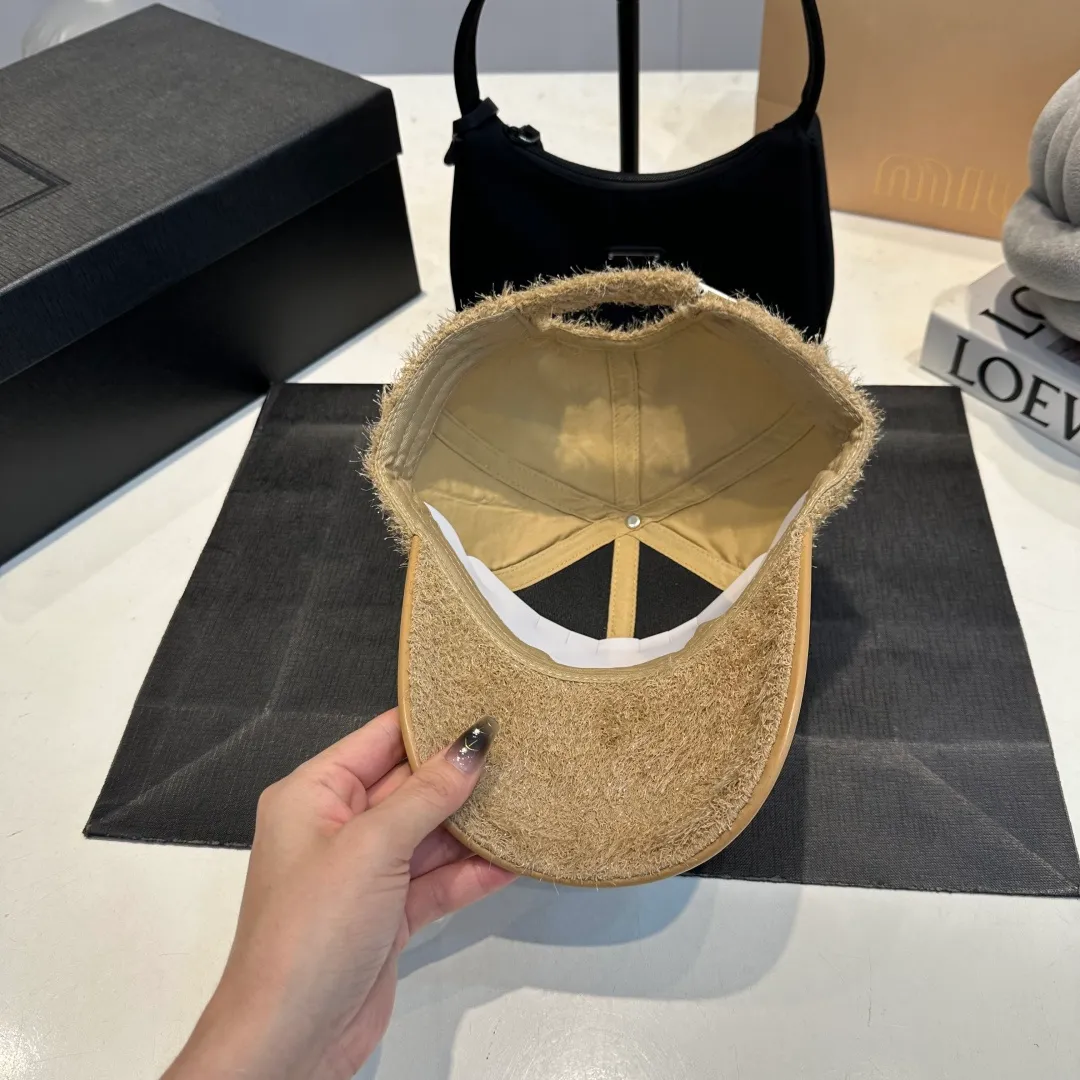 P60 Chanel's new autumn and winter classic casual and trendy style simple baseball cap🧢Japanese and Korean style, looks great with any combination! A must-have when traveling