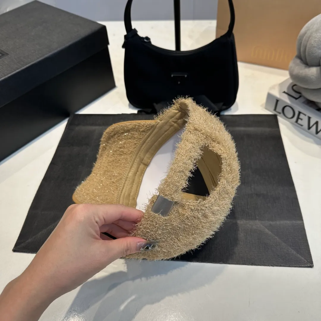 P60 Chanel's new autumn and winter classic casual and trendy style simple baseball cap🧢Japanese and Korean style, looks great with any combination! A must-have when traveling