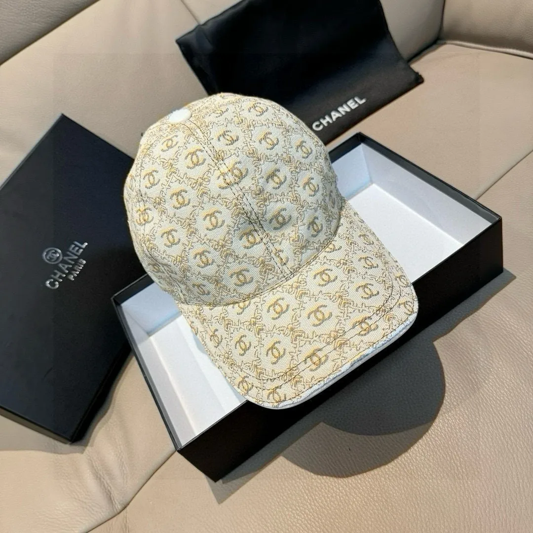 p90 new model shipped!   , Chanel (Chanel) new original baseball cap, small double C jacquard, 1:1 mold opening and customization at the counter, original canvas fabric + first layer of cowhide, light and breathable! The quality is great, the basic head circumference is 56cm, and the patch is adjustable.