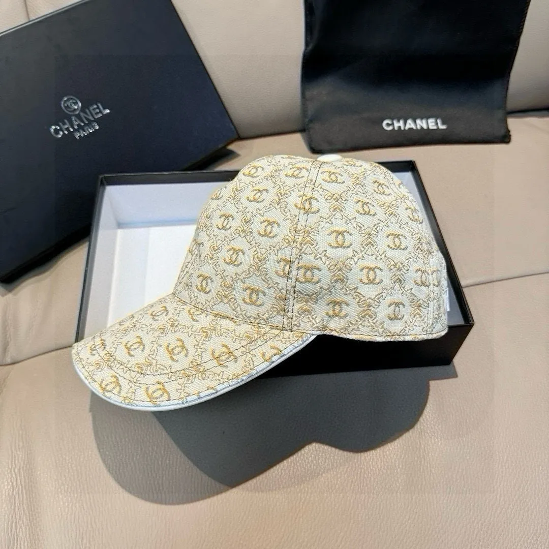 p90 new model shipped!   , Chanel (Chanel) new original baseball cap, small double C jacquard, 1:1 mold opening and customization at the counter, original canvas fabric + first layer of cowhide, light and breathable! The quality is great, the basic head circumference is 56cm, and the patch is adjustable.
