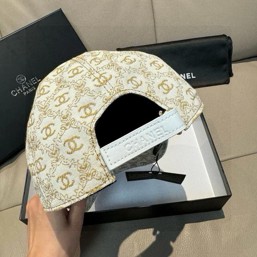 p90 new model shipped!   , Chanel (Chanel) new original baseball cap, small double C jacquard, 1:1 mold opening and customization at the counter, original canvas fabric + first layer of cowhide, light and breathable! The quality is great, the basic head circumference is 56cm, and the patch is adjustable.