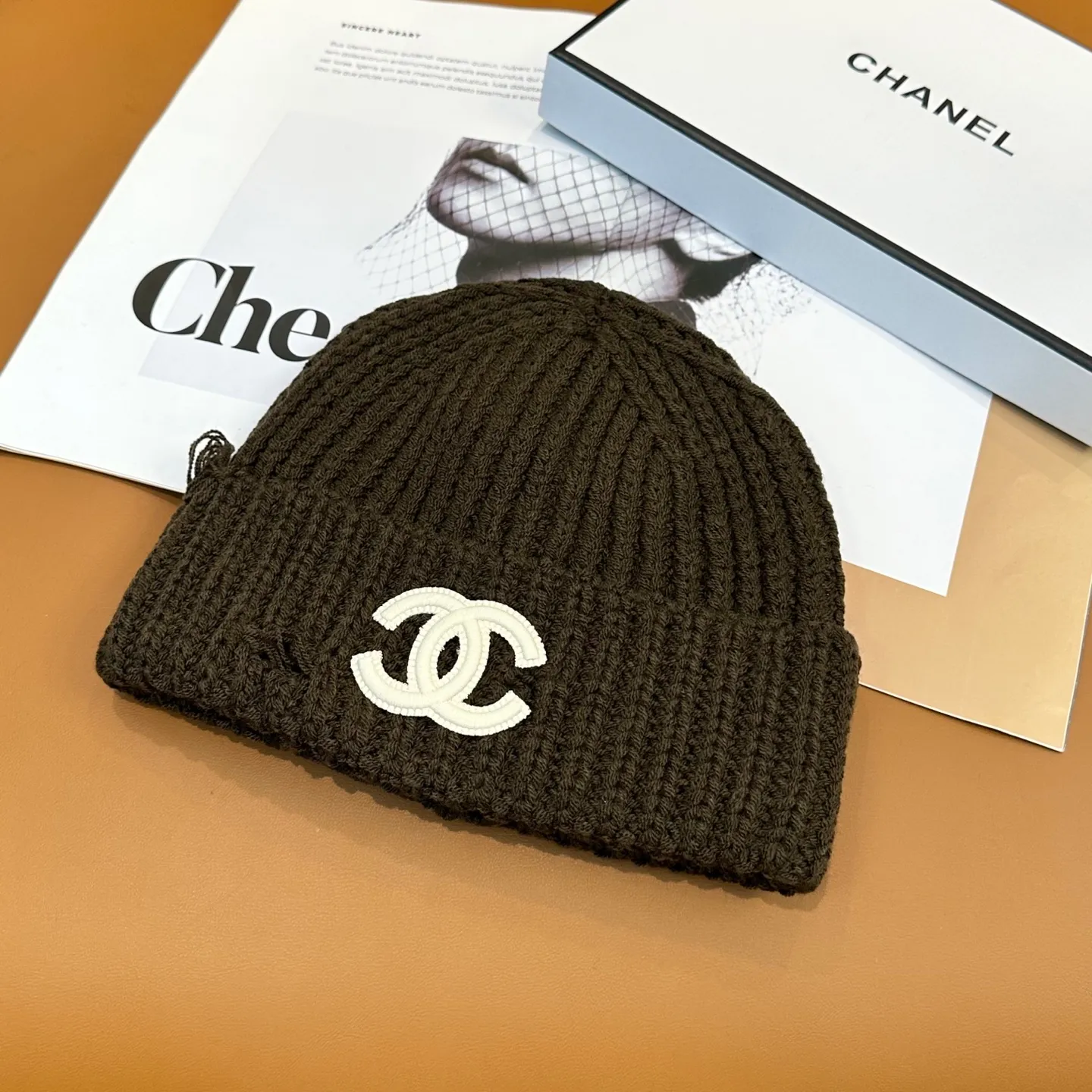 P60 comes with dust bag 🌺 [CHANEL] New knitted hat, Xiaohongshu, the main recommendation of major Internet celebrities! Thicker and warmer, fashionable and popular🌸First-class texture, the best brand for keeping warm in autumn and winter, order now, limited quantity available