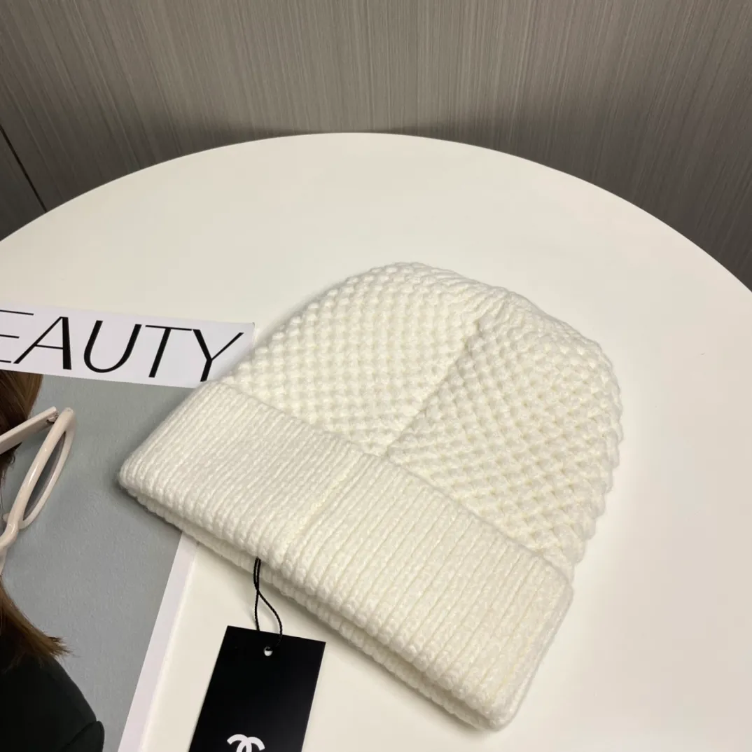 P60 [Chanel CHANEL] official website classic, 70% wool, 30% rabbit fur knitted hat! Xiaohongshu, recommended by major internet celebrities! Thicker and warmer, fashionable and popular🌸First-class texture, the best brand for keeping warm in autumn and winter, order now, limited quantity available