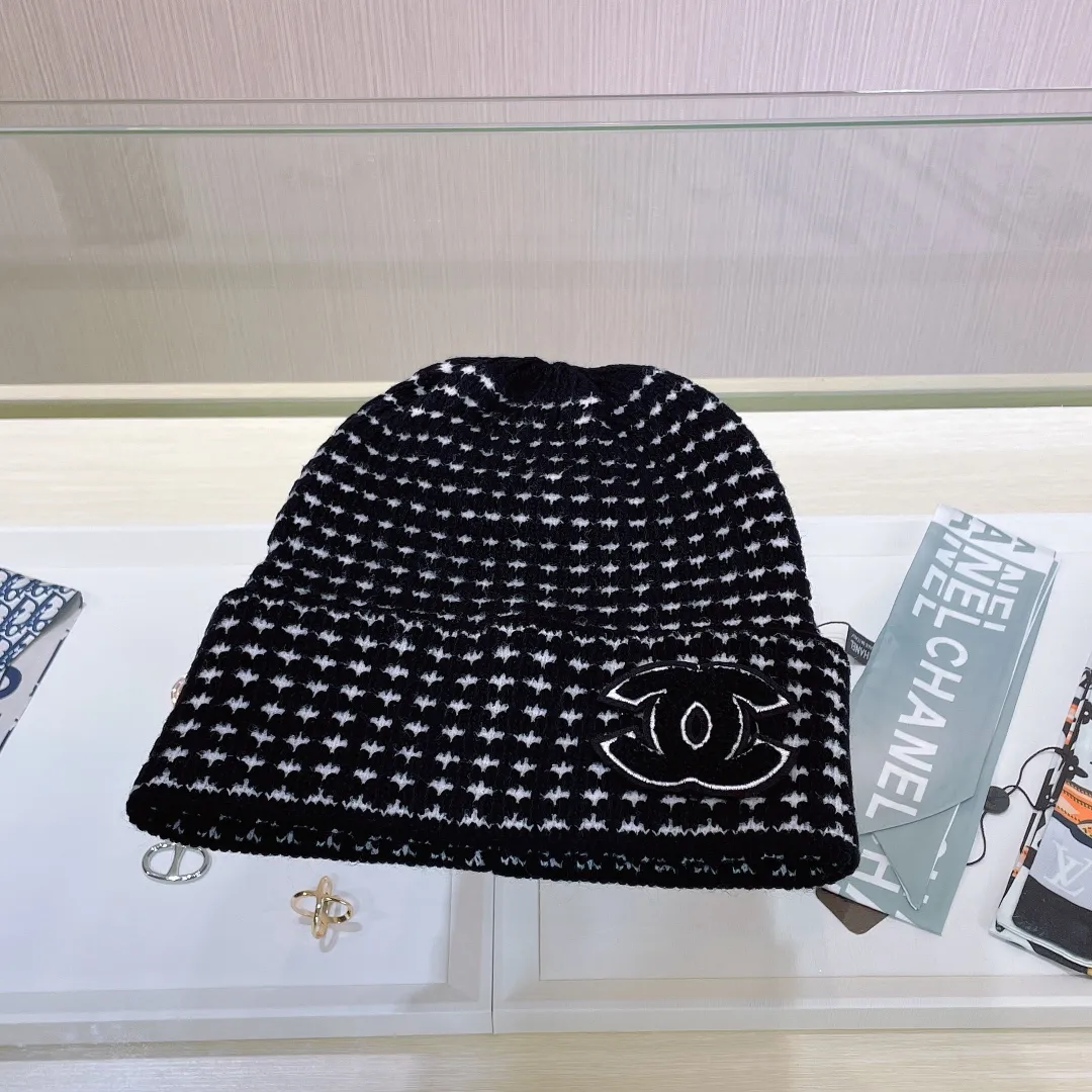 🉐70 with dust bag🌺【CHANEL】Official website classic model, 70% wool, 30% rabbit fur knitted hat! Xiaohongshu, recommended by major internet celebrities! Thicker and warmer, fashionable and popular🌸First-class texture, the best brand for keeping warm in autumn and winter, order now, limited quantity available