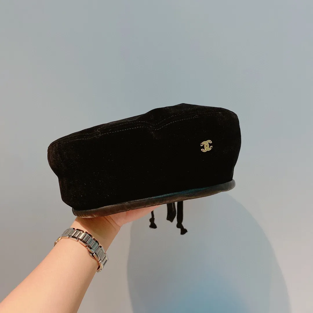 🉐110 Chanel beret, 2021 autumn and winter new style, silk lining, washed leather edge, head circumference 57cm