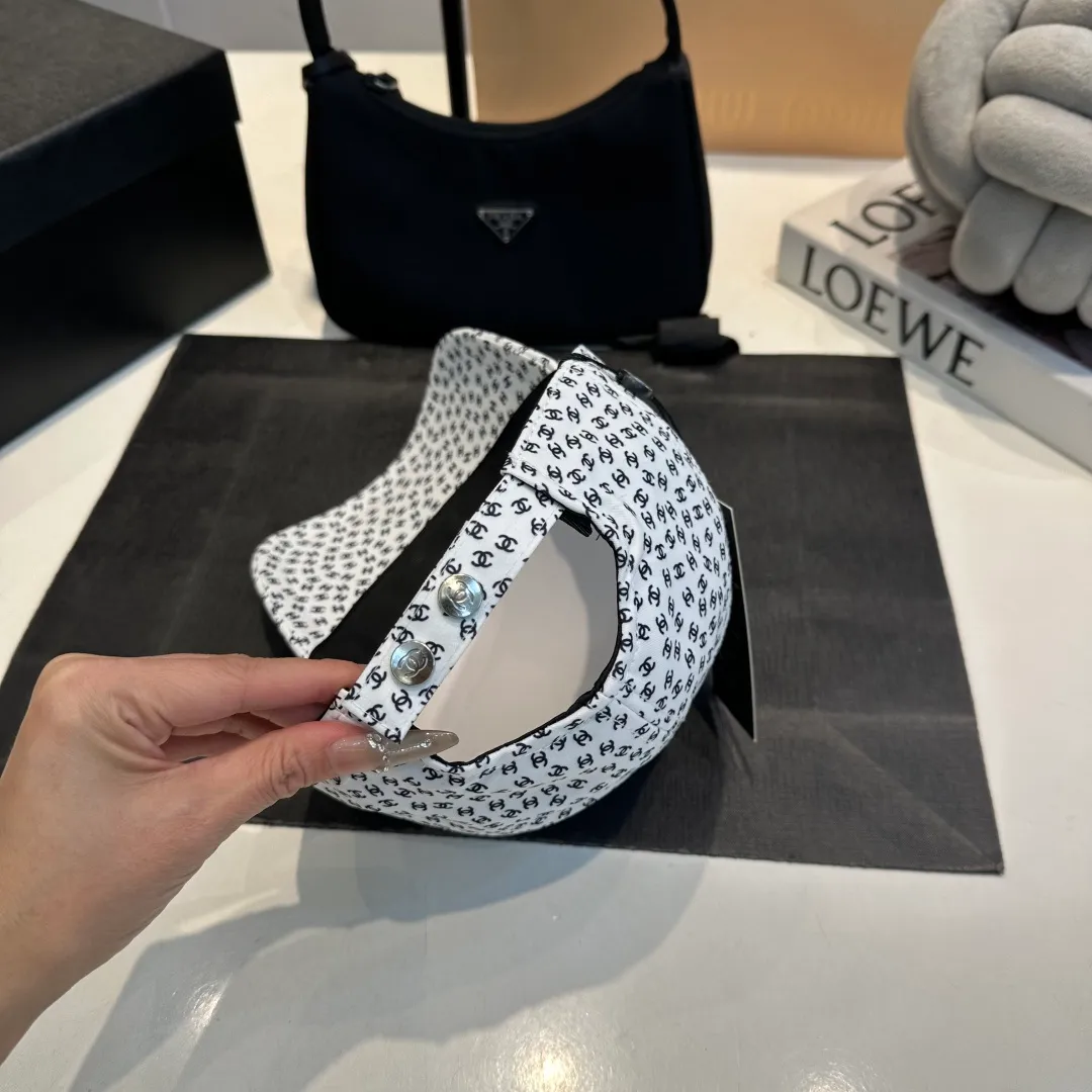 P56 CHANEL new baseball cap, Xiaoxiang classic and simple, fashionable and casual design, popular new product