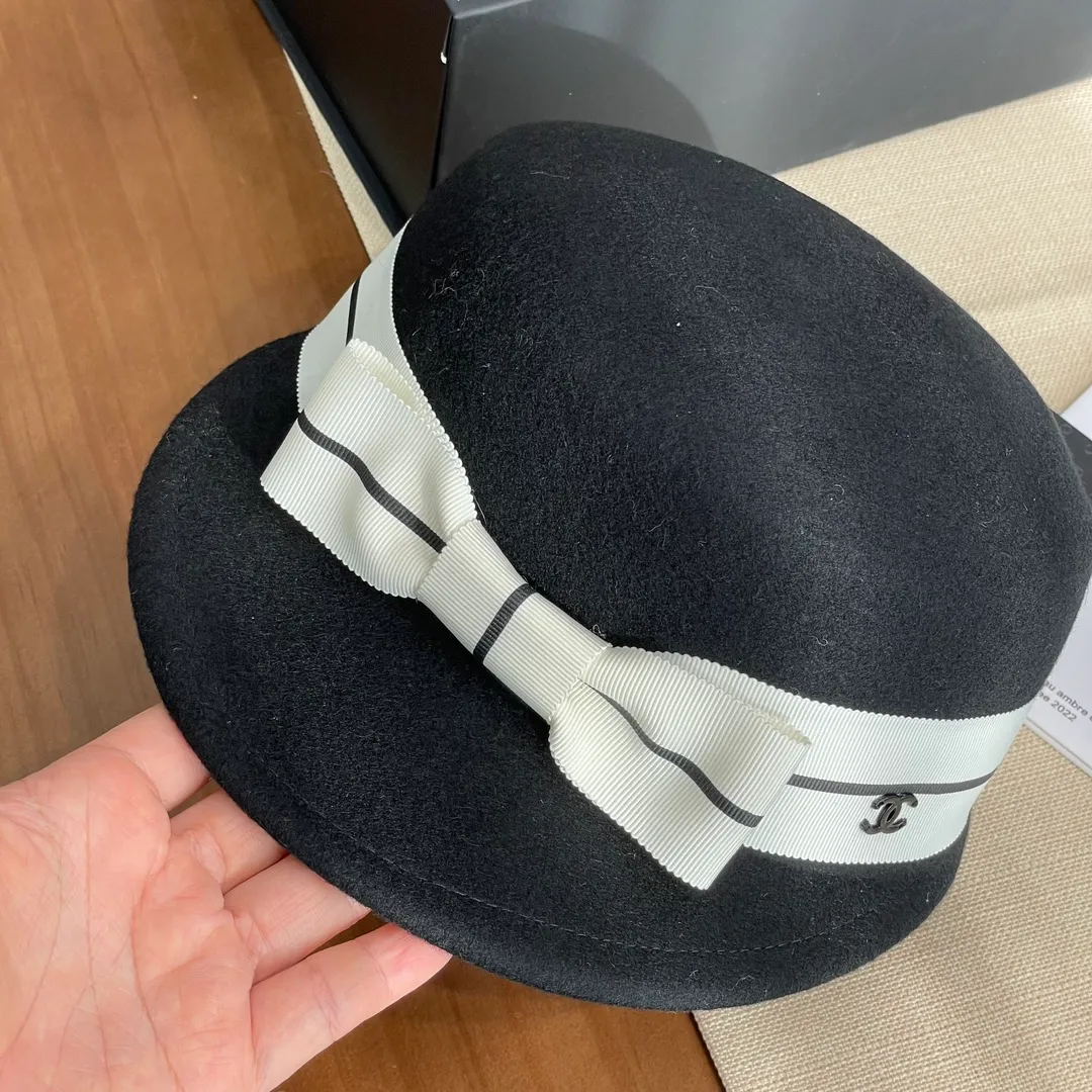CHANEL Chanel 24 autumn and winter new style webbing brim wool navy hat hat small top hat knight hat 🎩High-end products with high style! 100% Australian wool, very good texture, high-end bow 🎀 decorative ribbon! Big-name socialite style! Collectible beauty!