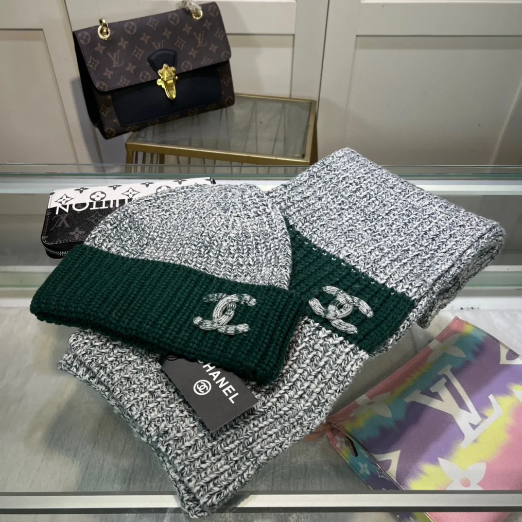 P180 Chanel CHANEL official website new classic suit hat! Hat ➕Scarf! It feels great in hand! It’s warm and super comfortable. This winter, all you need is a hat set like this. It’s warm and fashionable! Welcome to choose!!