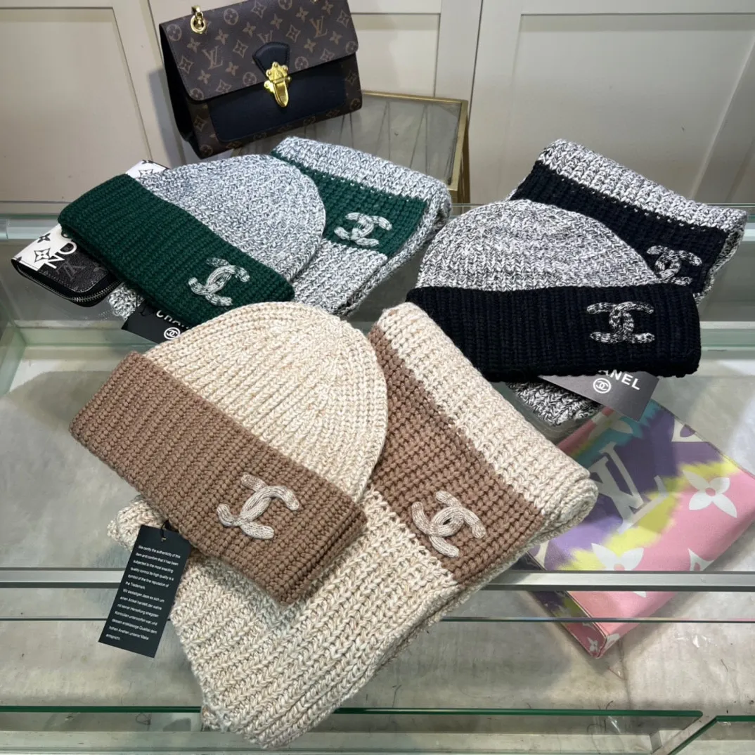 P180 Chanel CHANEL official website new classic suit hat! Hat ➕Scarf! It feels great in hand! It’s warm and super comfortable. This winter, all you need is a hat set like this. It’s warm and fashionable! Welcome to choose!!